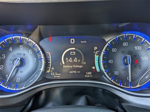 Used 2017 Chrysler Pacifica Limited image 39