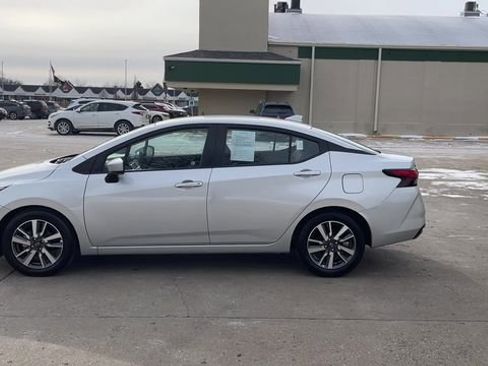 Used 2023 Nissan Versa SV image 5