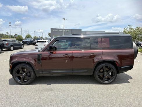Used 2025 Land Rover Defender 130 X-Dynamic SE AWD/4WD image 2