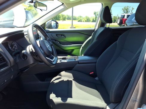 Used 2024 Nissan Rogue S FWD image 25