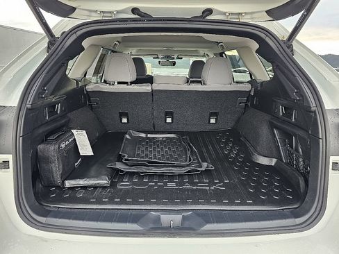 Used 2025 Subaru Outback Premium image 12