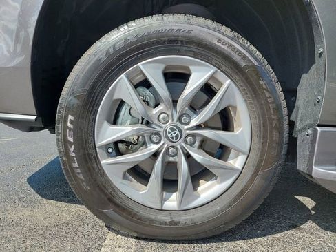 Used 2024 Toyota Sienna XLE w/ XLE Plus Package FWD image 42
