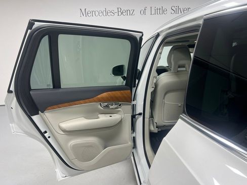 Used 2021 Volvo XC90 T6 Momentum w/ Climate Package image 23