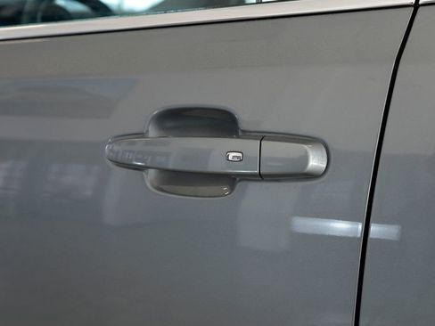 Used 2023 GMC Acadia SLE w/ Driver Convenience Package image 13