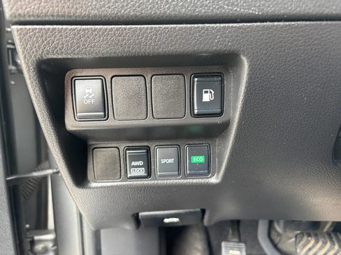Used 2018 Nissan Rogue S AWD/4WD image 35