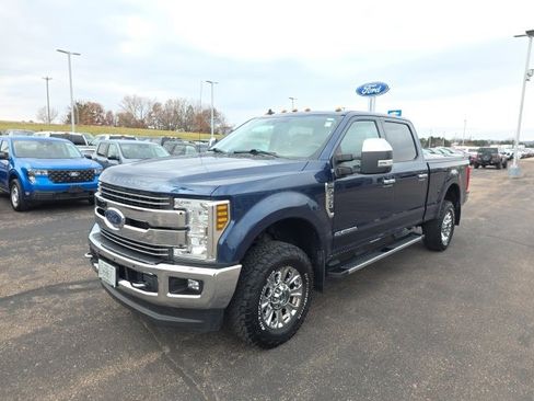 Used 2019 Ford F250 Lariat w/ Chrome Package image 3