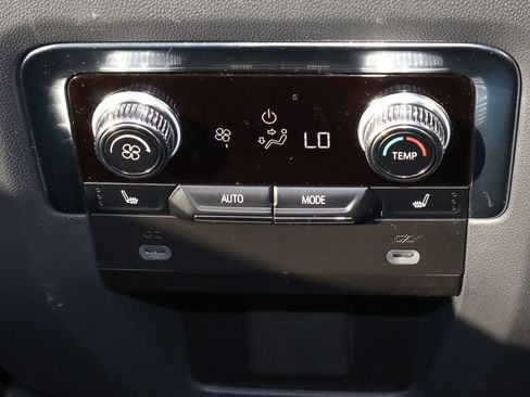 Used 2024 GMC Yukon XL Denali image 23