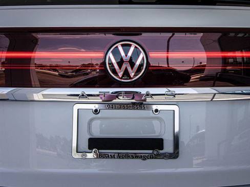 New 2026 Volkswagen Atlas Cross Sport SE FWD image 18