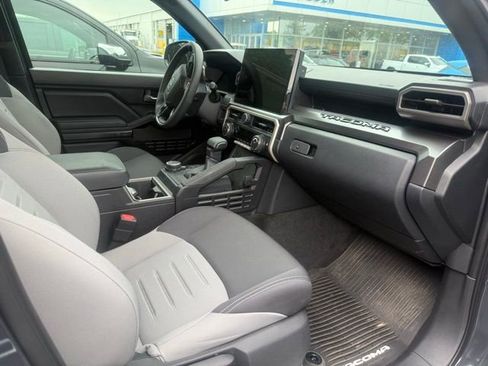Used 2025 Toyota Tacoma TRD Sport AWD/4WD image 9