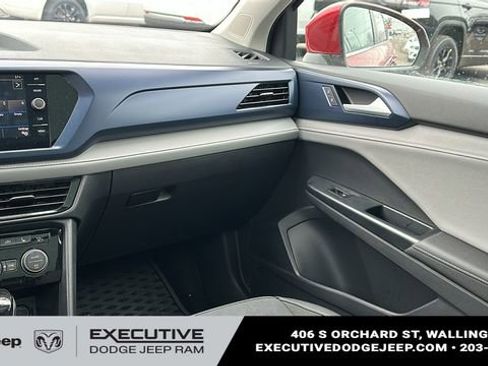 Used 2024 Volkswagen Taos SE w/ Panoramic Sunroof Package image 24