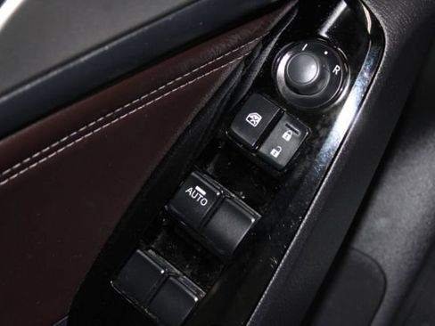 Used 2018 MAZDA MAZDA3 Touring image 9