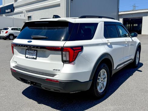Used 2025 Ford Explorer Active AWD/4WD image 7