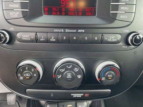 Used 2015 Kia Soul image 19