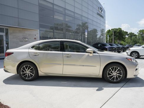 Used 2018 Lexus ES 350 w/ Luxury Package w/Wood Trim FWD image 11