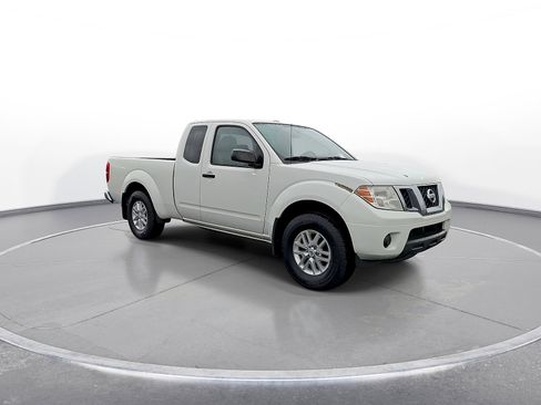 Used 2017 Nissan Frontier SV RWD image 2