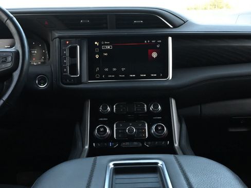 Used 2022 GMC Yukon Denali RWD image 13