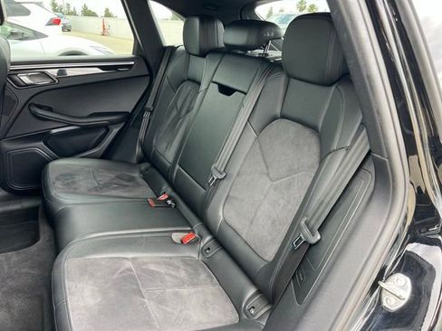 Used 2018 Porsche Macan AWD/4WD image 13