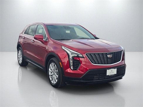 Used 2023 Cadillac XT4 Luxury w/ Cold Weather Package image 3