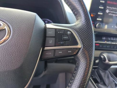 Certified 2021 Toyota Sienna Limited FWD image 17