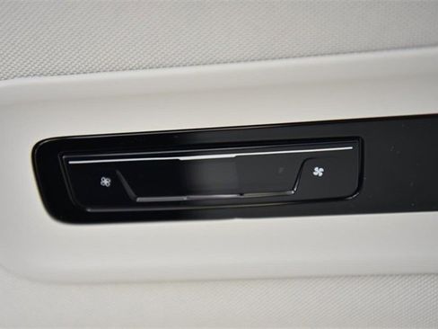 New 2025 Volkswagen ID. Buzz 1st Edition image 25