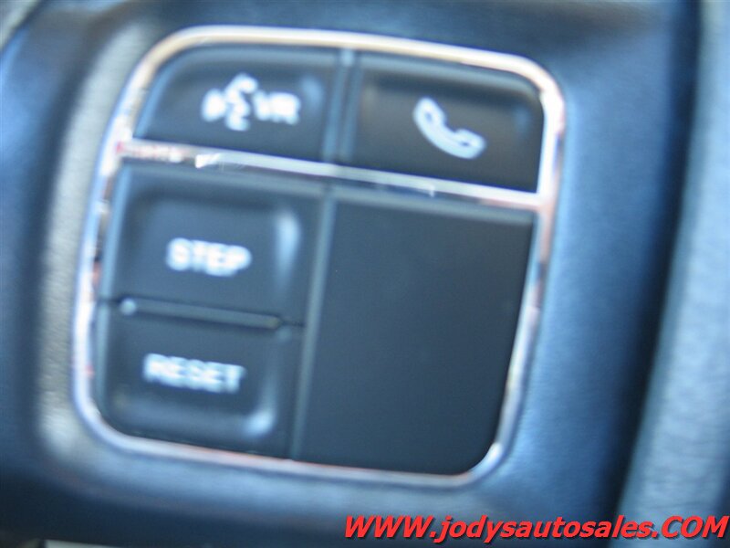 Used 2018 Dodge Grand Caravan SE w/ UConnect Hands-Free Group FWD image 9