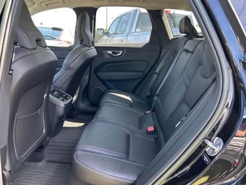 Used 2023 Volvo XC60 B5 Ultimate w/ Protection Package Premier image 5