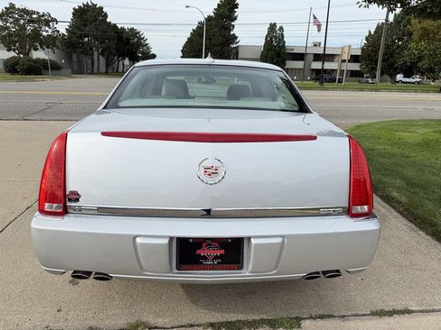 Used 2009 Cadillac DTS w/ Trunk Convenience Package image 5