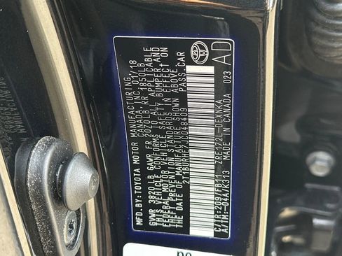 Used 2018 Toyota Corolla LE image 32