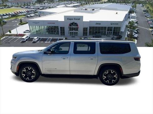 Certified 2024 Jeep Wagoneer L Series III w/ Flexible Seating Group AWD/4WD image 40