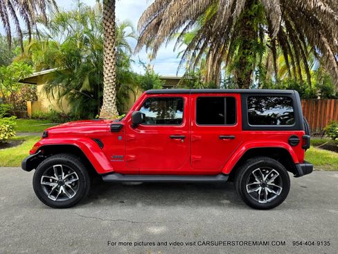 Used 2024 Jeep Wrangler Unlimited w/ Convenience Group AWD/4WD image 12