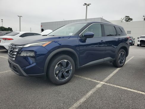 Used 2025 Nissan Rogue SV FWD image 3