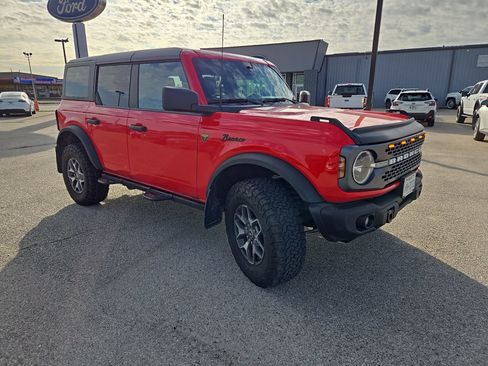 Used 2023 Ford Bronco Badlands image 10