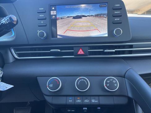 New 2025 Hyundai Elantra SE image 17