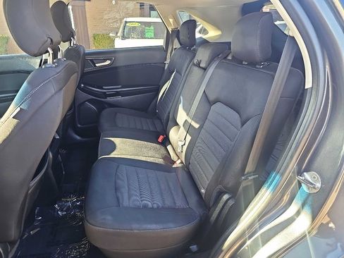 Used 2018 Ford Edge SE image 15