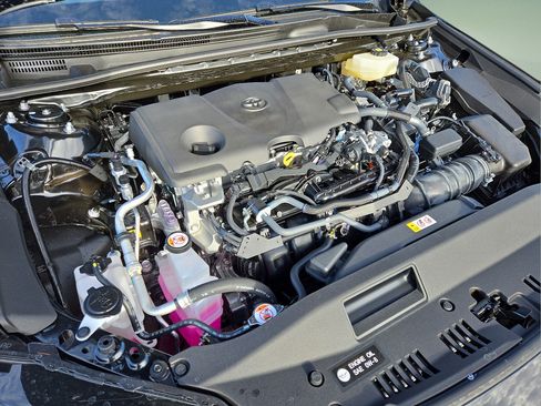 Used 2025 Toyota Camry LE FWD image 13
