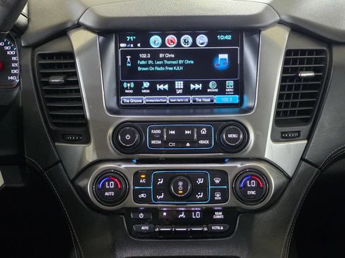 Used 2017 Chevrolet Suburban LS RWD image 16