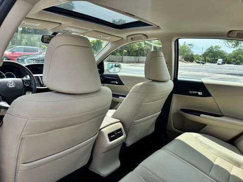 Used 2017 Honda Accord EX-L image 10