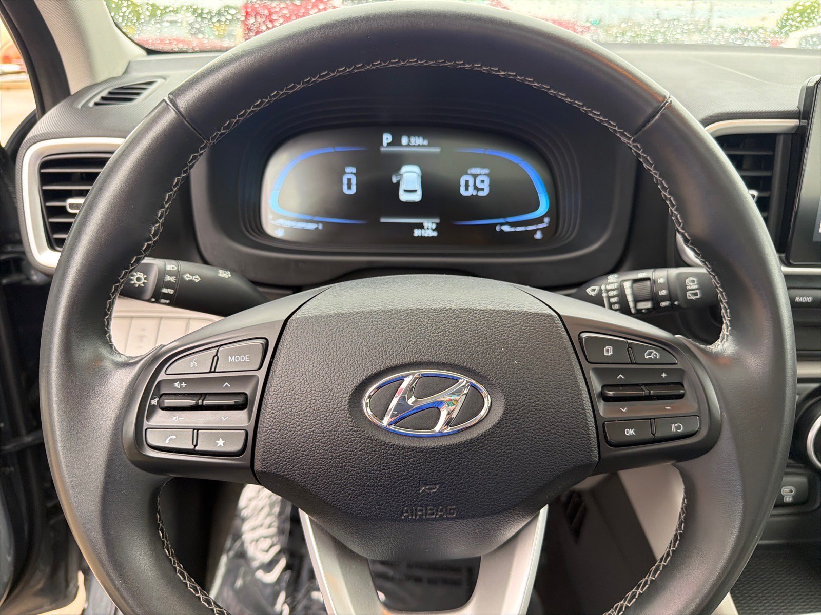Used 2025 Hyundai Venue SEL FWD image 14