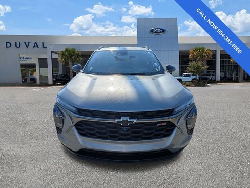 Used 2025 Chevrolet Trax RS w/ Sunroof Package FWD image 9