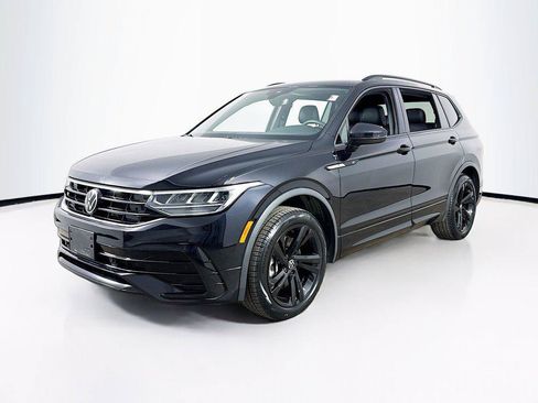 Certified 2024 Volkswagen Tiguan SE R-Line AWD/4WD image 1