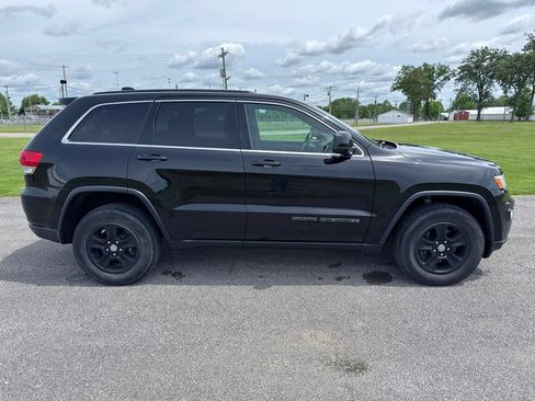 Used 2017 Jeep Grand Cherokee Laredo AWD/4WD image 9