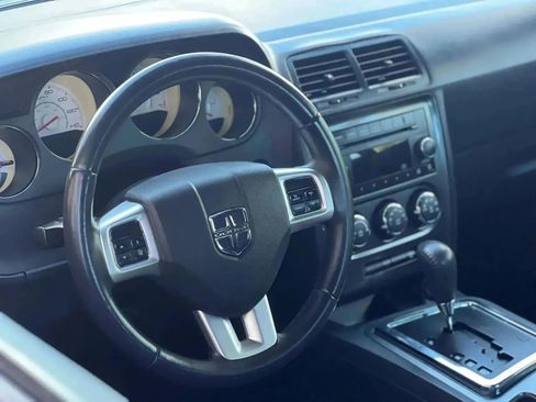Used 2012 Dodge Challenger SXT image 21