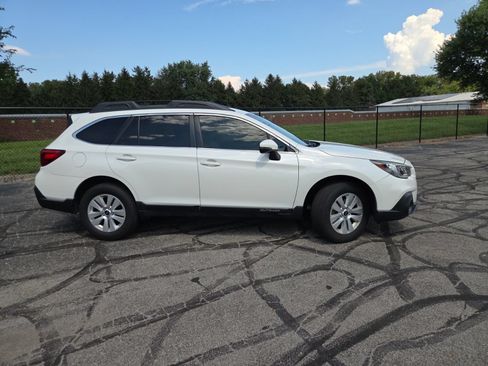 Used 2018 Subaru Outback 2.5i Premium AWD/4WD image 2