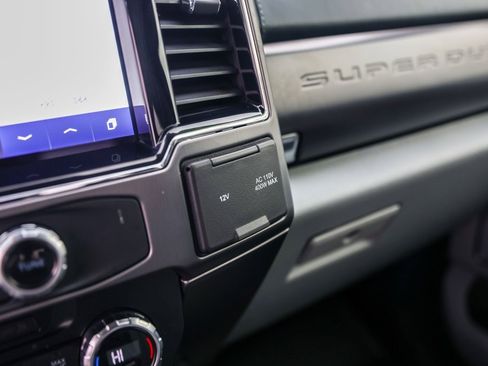 Used 2022 Ford F350 Limited image 21