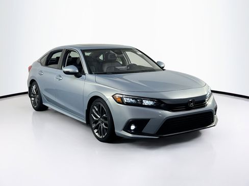 Used 2022 Honda Civic Touring image 3