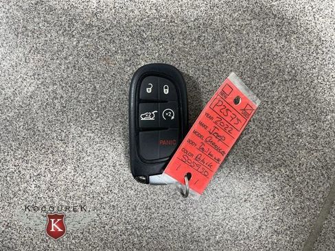 Used 2022 Jeep Cherokee Trailhawk image 25