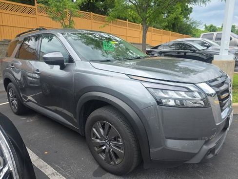 Certified 2025 Nissan Pathfinder SV FWD image 2
