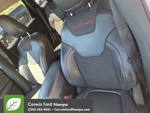 Used 2018 Jeep Cherokee Trailhawk w/ Cold Weather Group AWD/4WD image 11