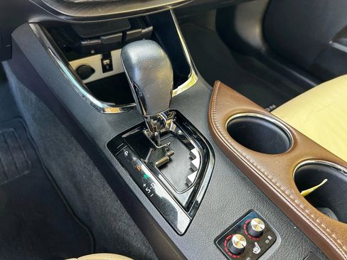 Used 2018 Toyota Avalon XLE Premium image 16