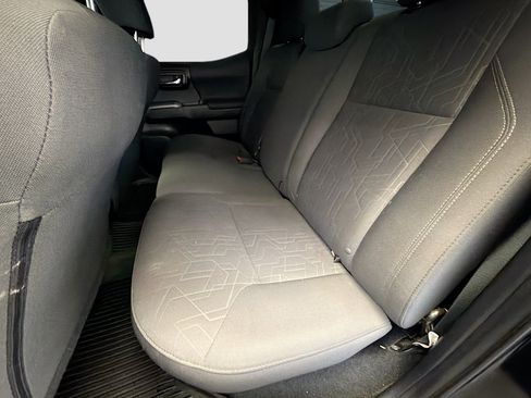 Used 2019 Toyota Tacoma TRD Off-Road w/ Technology Package image 13